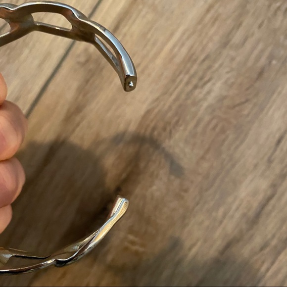 Francesca’s Collections Silver Tone Chain Link Bangle Bracelet - Picture 2 of 3